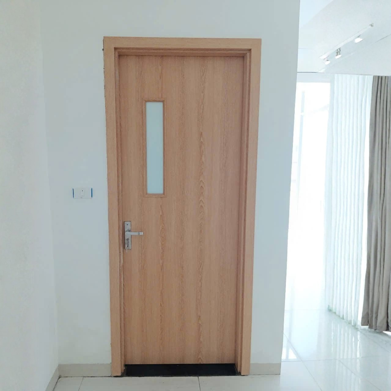 Cửa nhựa composite Ô Kính 2 Anh cua nhua composite dang web 2